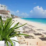 Luxury Ocean Front Apartment, 2 Bedroom Beach, Gym, Spa