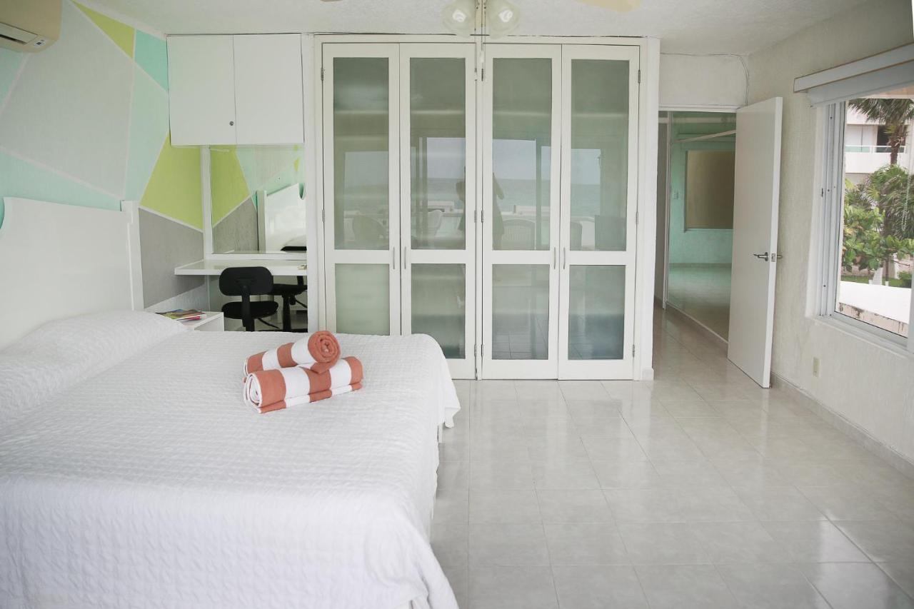 Brisas Shores Ocean View Apartments On The Beach With Pool, Cancun Hotel Zone *