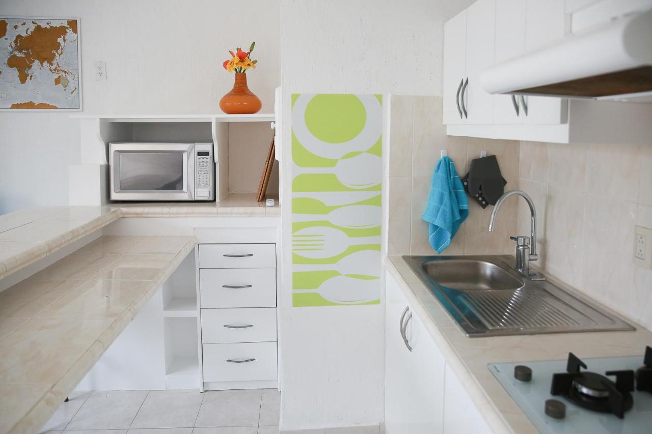 Brisas Shores Ocean View Apartments On The Beach With Pool, Cancun Hotel Zone