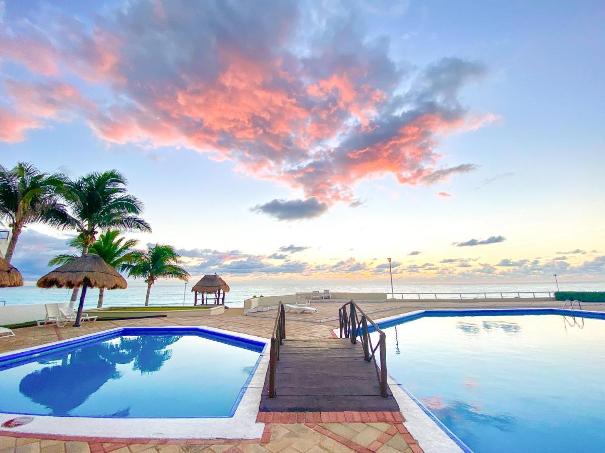 Brisas Shores Ocean View Apartments On The Beach With Pool, Cancun Hotel Zone Apartment