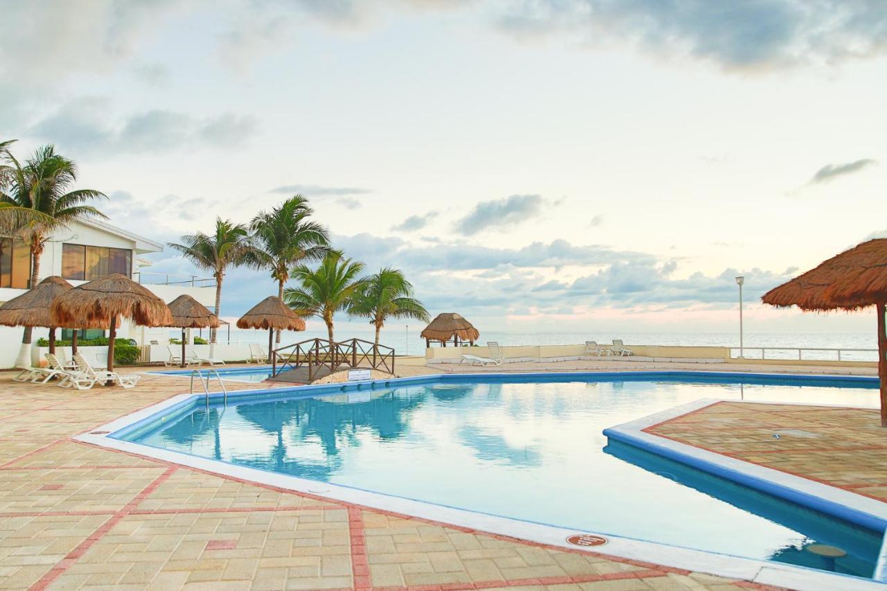 Brisas Shores Ocean View Apartments On The Beach With Pool, Cancun Hotel Zone Cancun