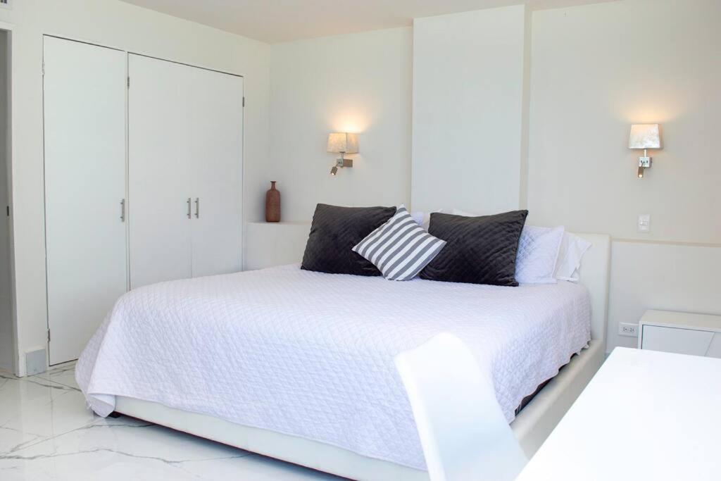 Apartment Luxury Ocean Front Apartment, 2 Bedroom Beach, Gym, Cancun