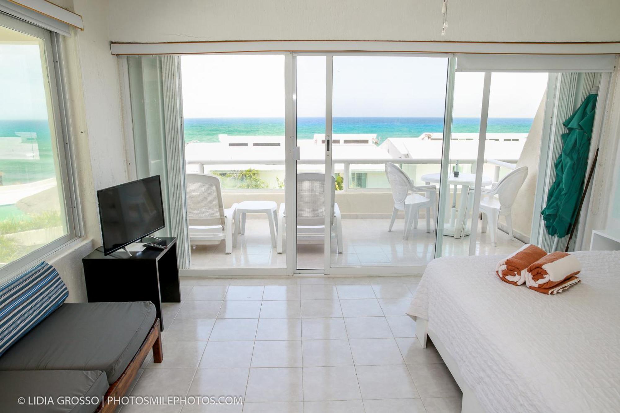 Brisas Shores Ocean View Apartments On The Beach With Pool, Cancun Hotel Zone * Cancun