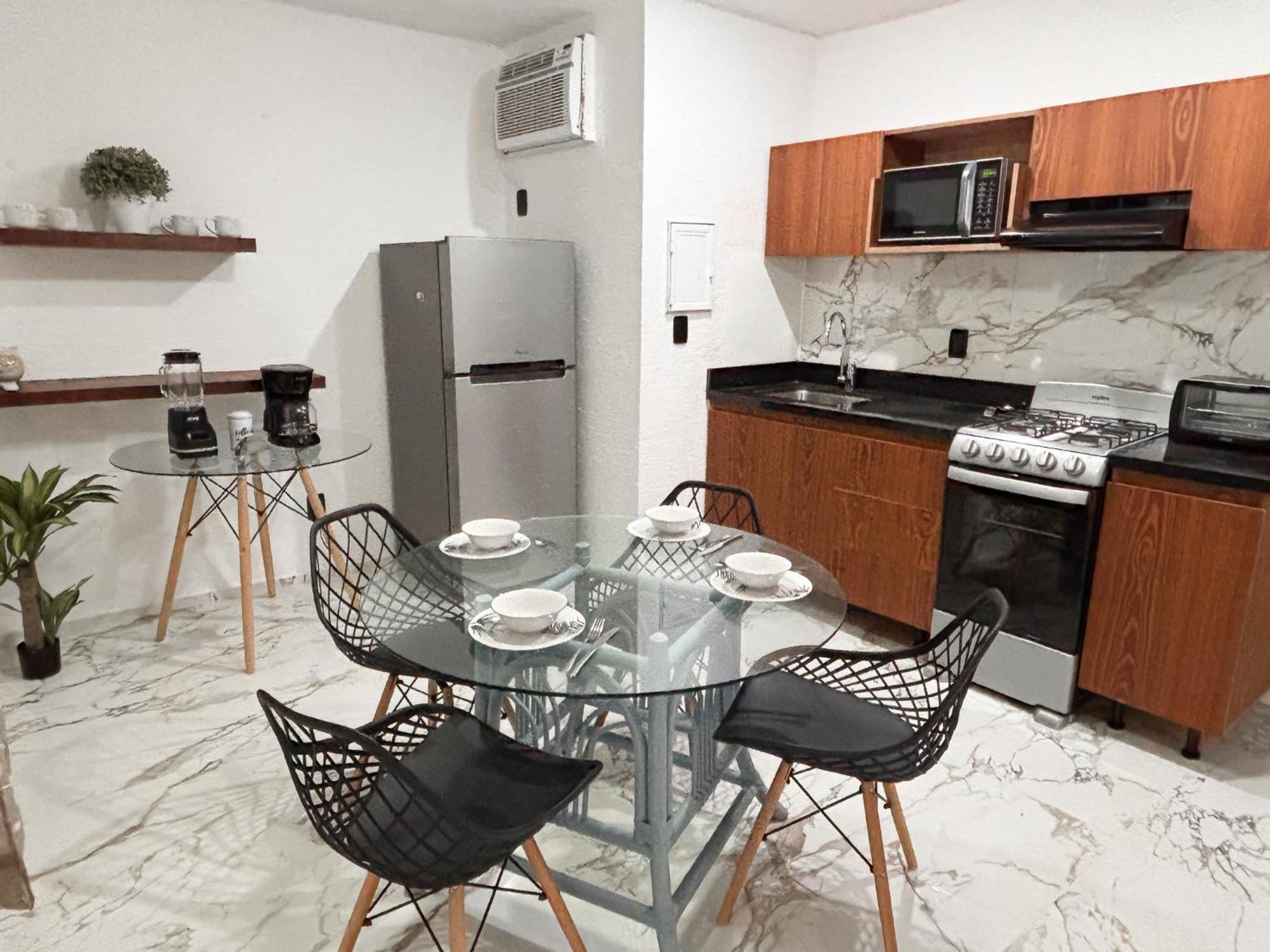 Brisas Shores Ocean View Apartments On The Beach With Pool, Cancun Hotel Zone Apartment *