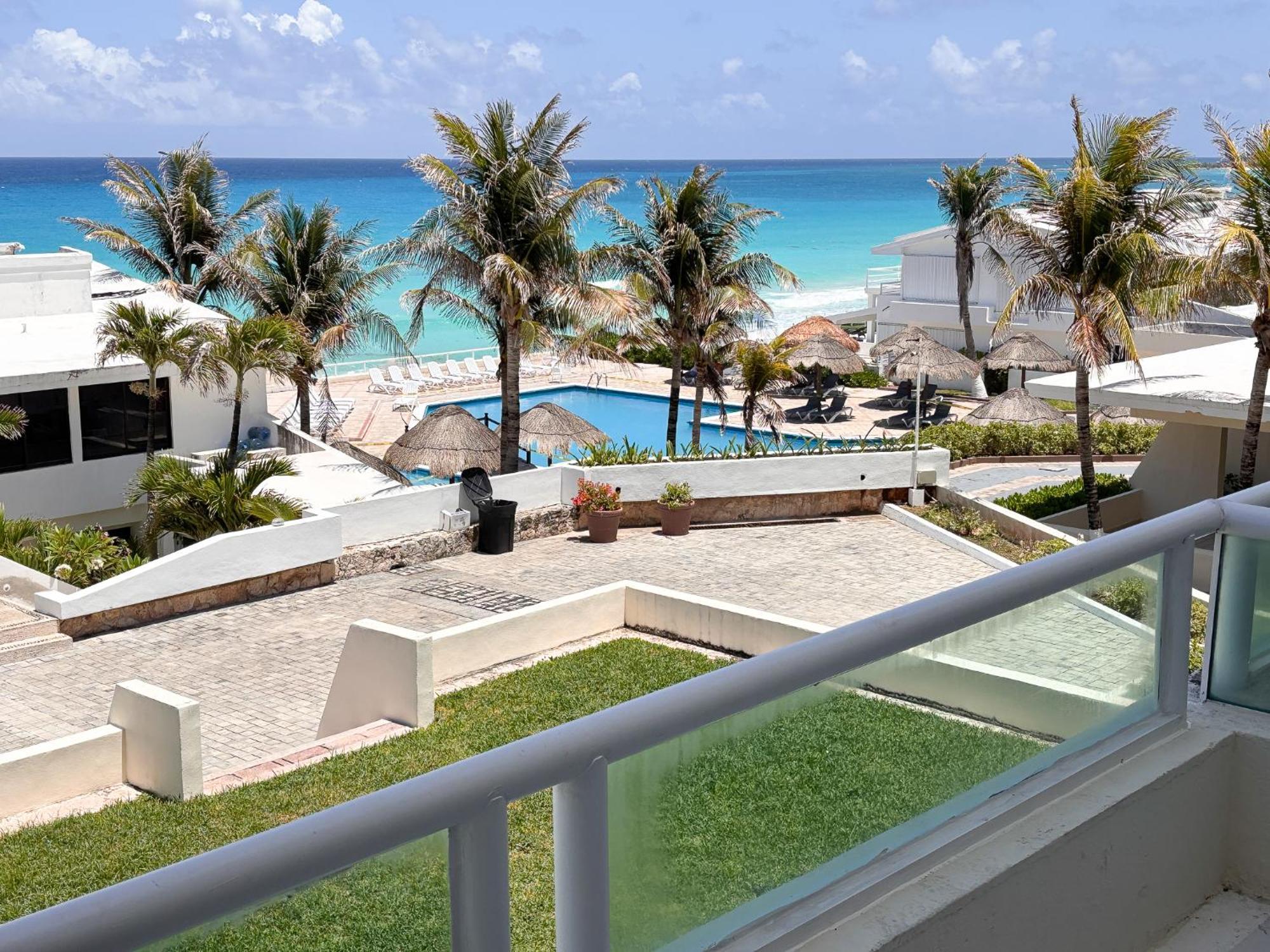 Apartment Brisas Shores Ocean View Apartments On The Beach With Pool, Cancun Hotel Zone Cancun