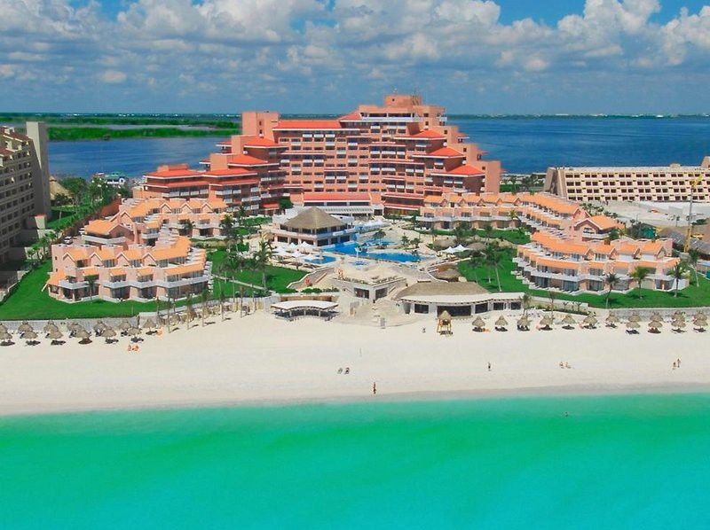 Mia Cancun
