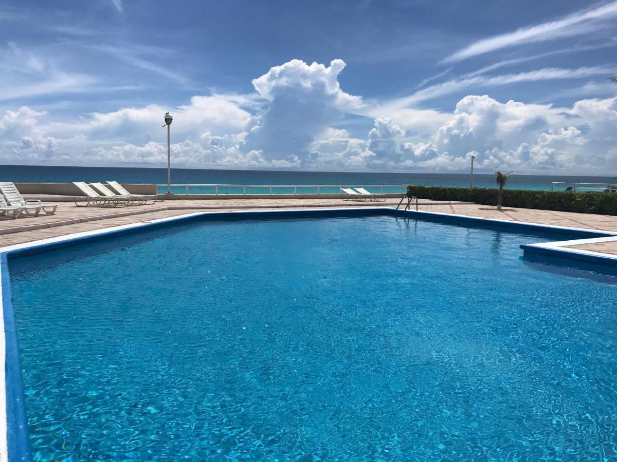 Brisas Shores & Ocean Front Zona Hotelera Apartment *