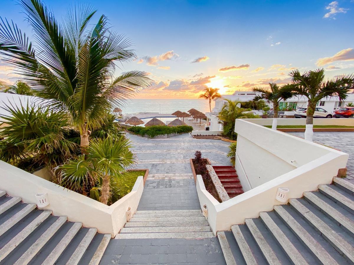 Brisas Shores & Ocean Front Zona Hotelera Apartment *