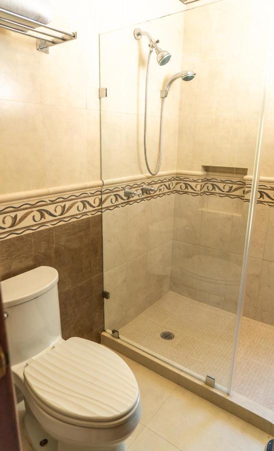 Magnifica Palmeras Luxurious 4 Bedroom 6 Bds 4 Ba Private Pool Lagoon Front Super Fast Wifi *