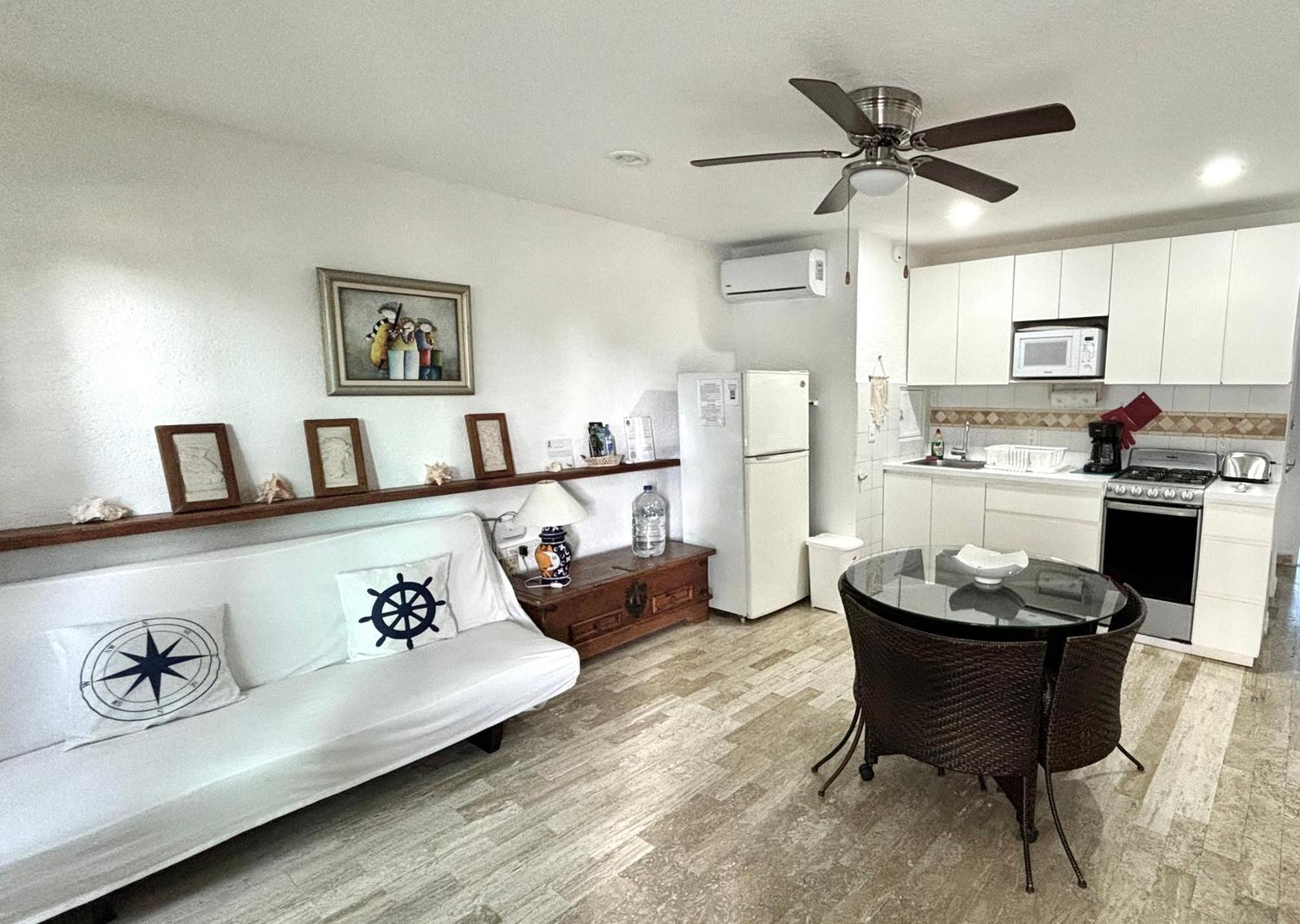 Brisas Shores & Ocean Front Zona Hotelera Apartment *