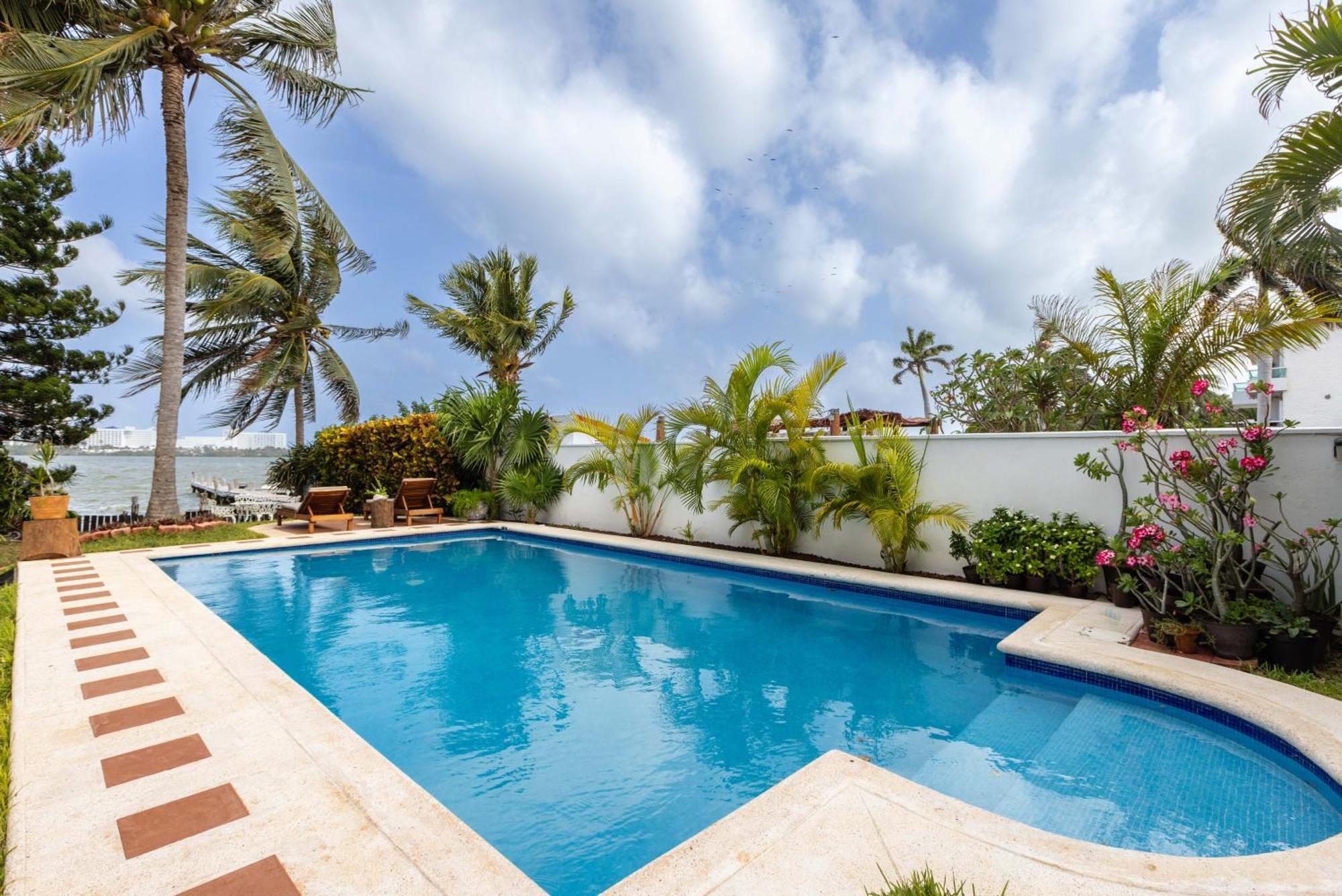 Magnifica Palmeras Luxurious 4 Bedroom 6 Bds 4 Ba Private Pool Lagoon Front Super Fast Wifi Villa Cancun