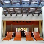 Laguna Suites & Beach Club
