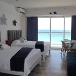 Oceanside Studio - Stunning Views, Ideal Location