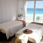 Luxury Ocean Front Apartment, 2 Bedroom Beach, Gym, Spa