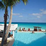 Luxury Ocean Front Apartment, 2 Bedroom Beach, Gym, Spa