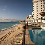 Ocean View Modern Condo & Luxury Amenities