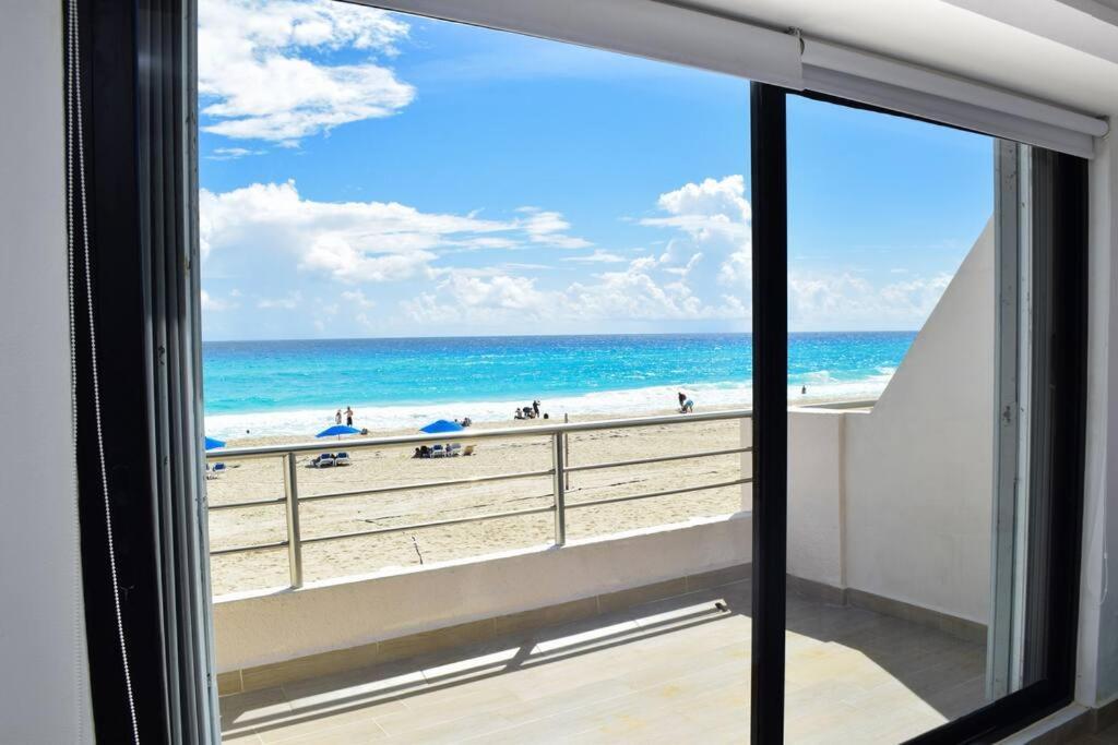 Beachfront Marlin 107 Cancun