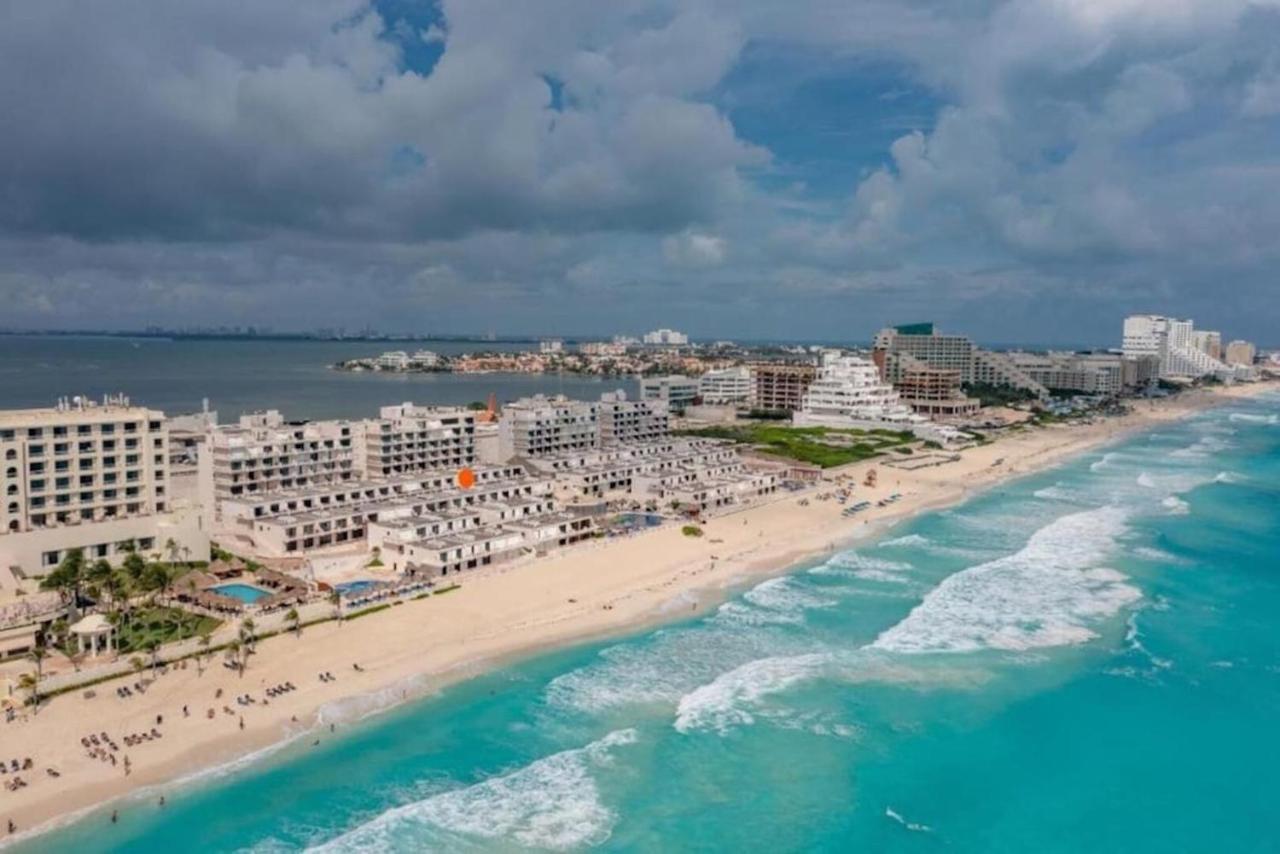 Zone, Beachfront 2 Bedroom - Prime Location Apartment *