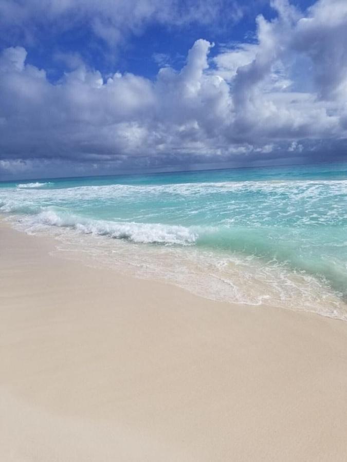 Zone, Beachfront 2 Bedroom - Prime Location Apartment