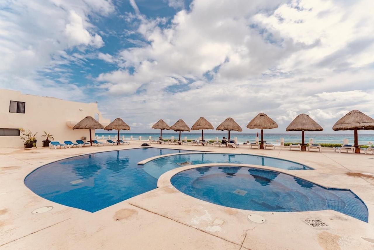 Zone, Beachfront 2 Bedroom - Prime Location Apartment
