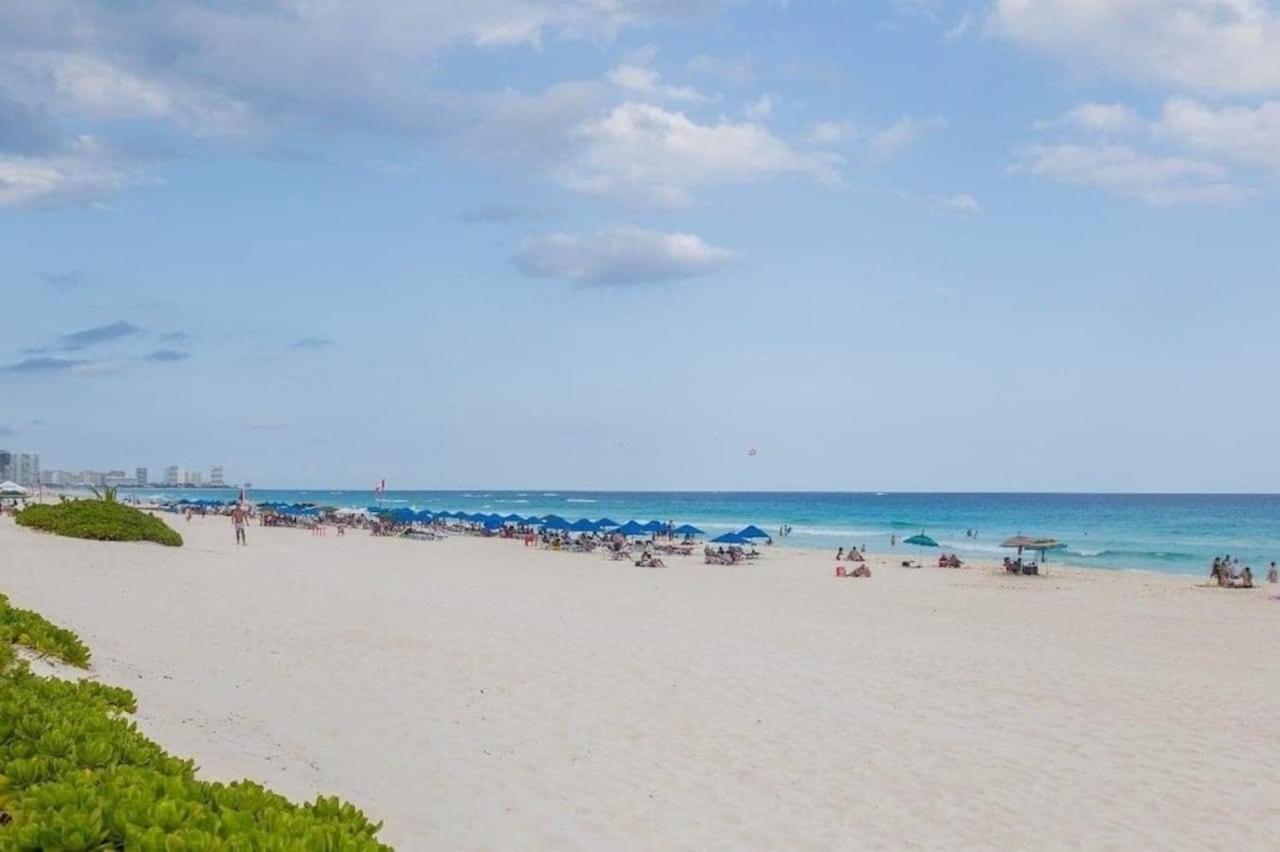 Apartment Zone, Beachfront 2 Bedroom - Prime Location