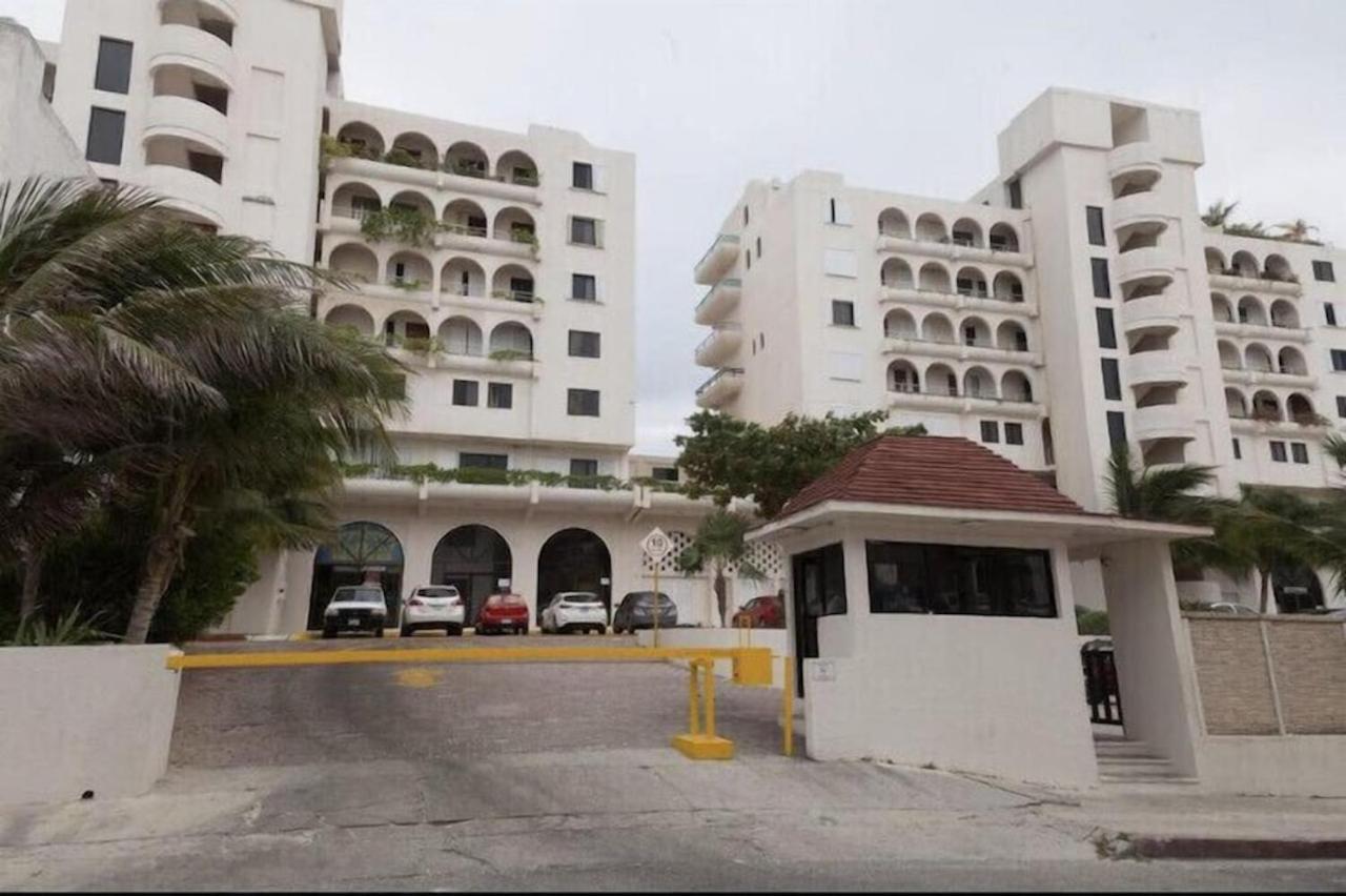 Zone, Beachfront 2 Bedroom - Prime Location Apartment *