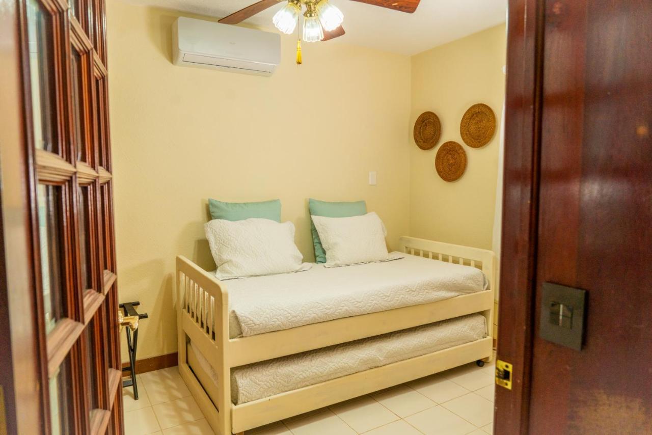 Magnifica Palmeras Luxurious 4 Bedroom 6 Bds 4 Ba Private Pool Lagoon Front Super Fast Wifi *