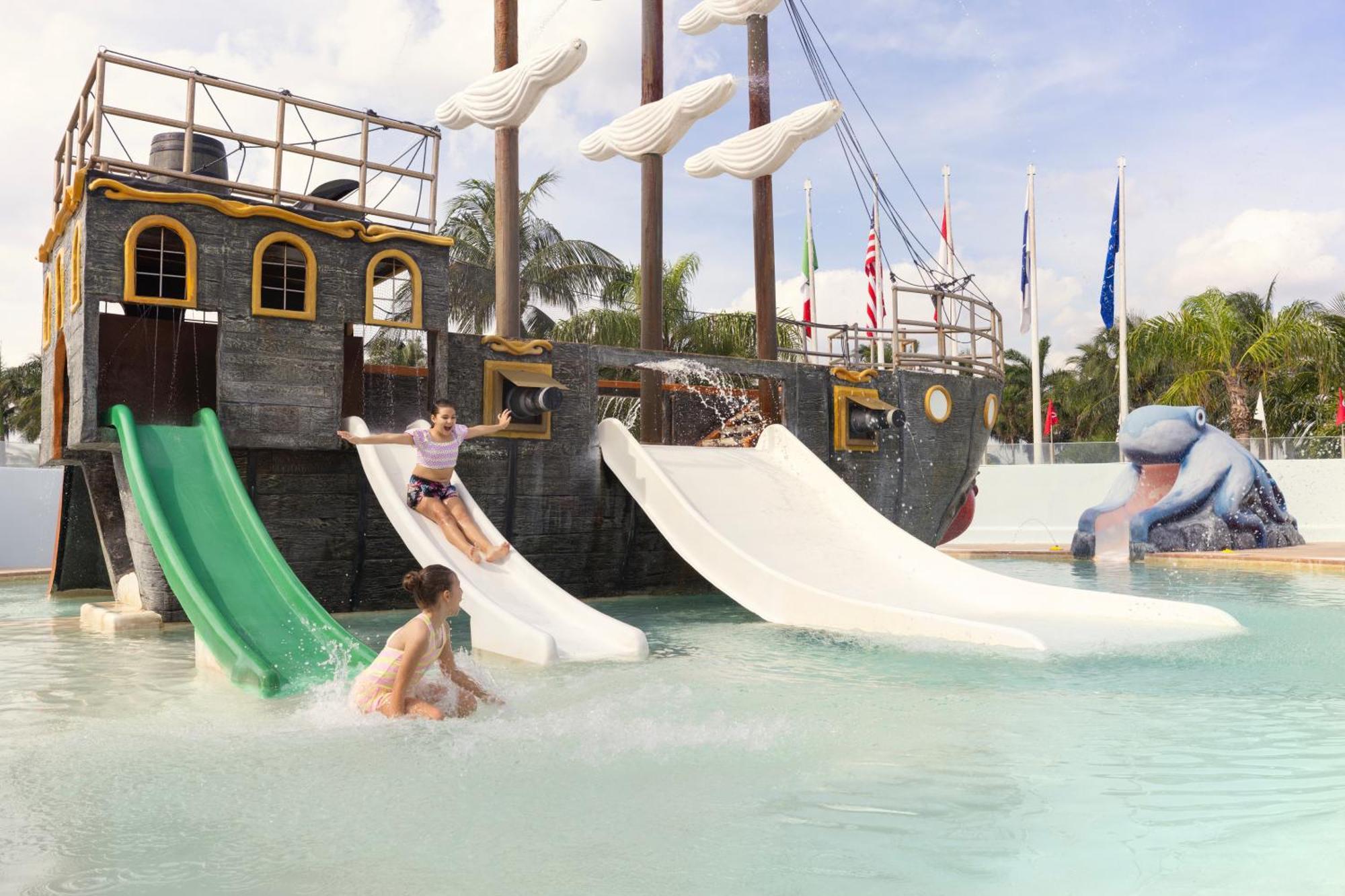 Seadust Family Resort 4*