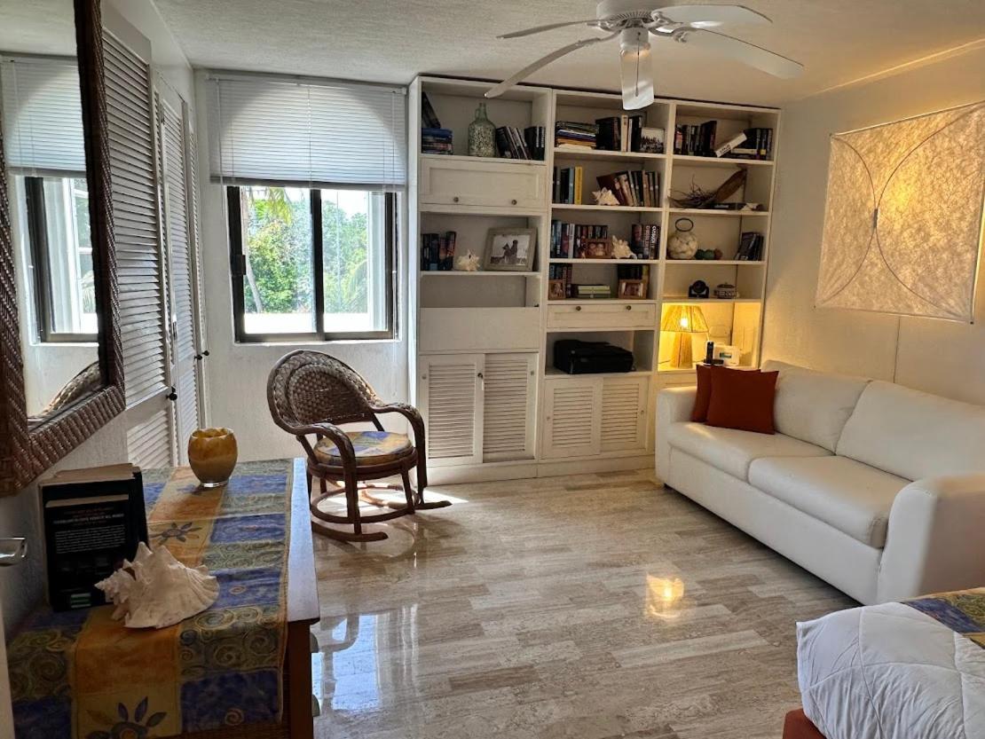 A La Orilla Del Mar Puerto Juarez Apartment *