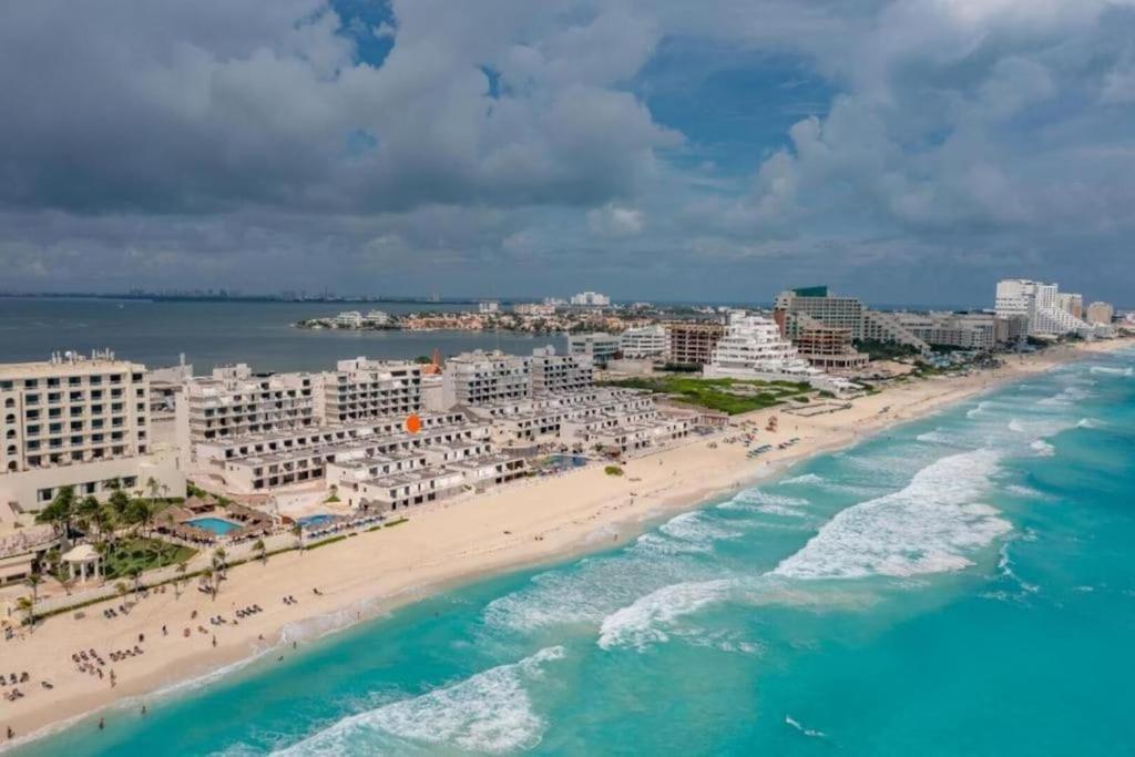 Zone - 2 Bedroom Beachfront, Bright And Spacious Apartment