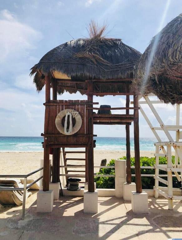 Apartment Zone - 2 Bedroom Beachfront, Bright And Spacious Cancun