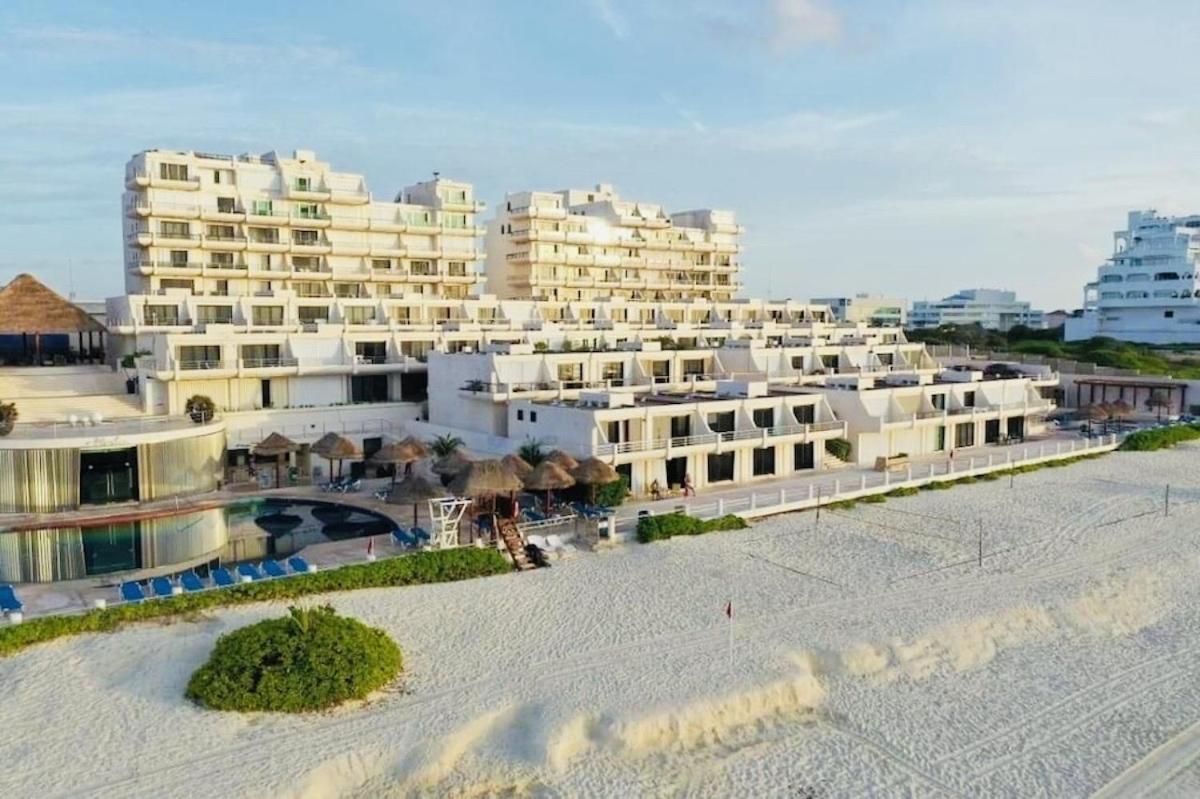 Zone - 2 Bedroom Beachfront, Bright And Spacious Cancun