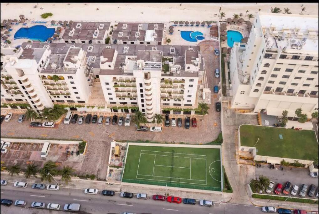 Apartment Zone - 2 Bedroom Beachfront, Bright And Spacious Cancun