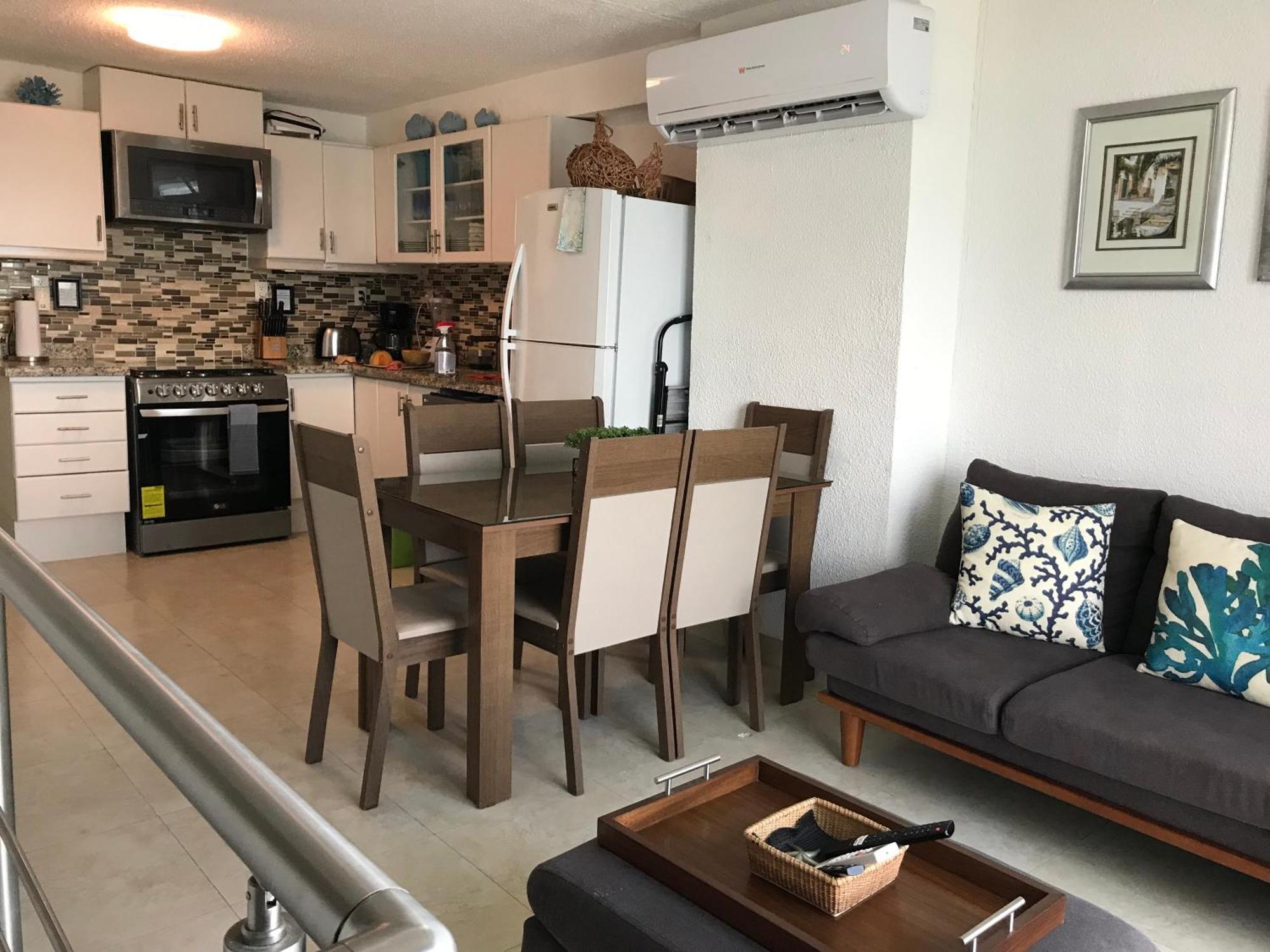 Apartment Zone - 2 Bedroom Beachfront, Bright And Spacious *