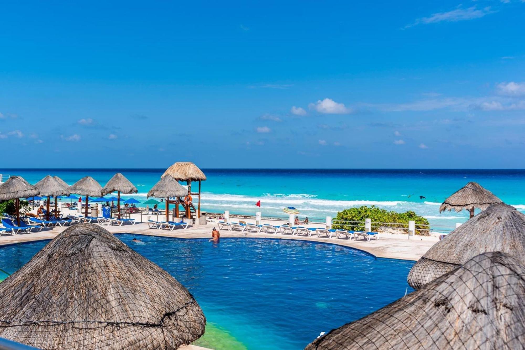 Zone - 2 Bedroom Beachfront, Bright And Spacious * Cancun