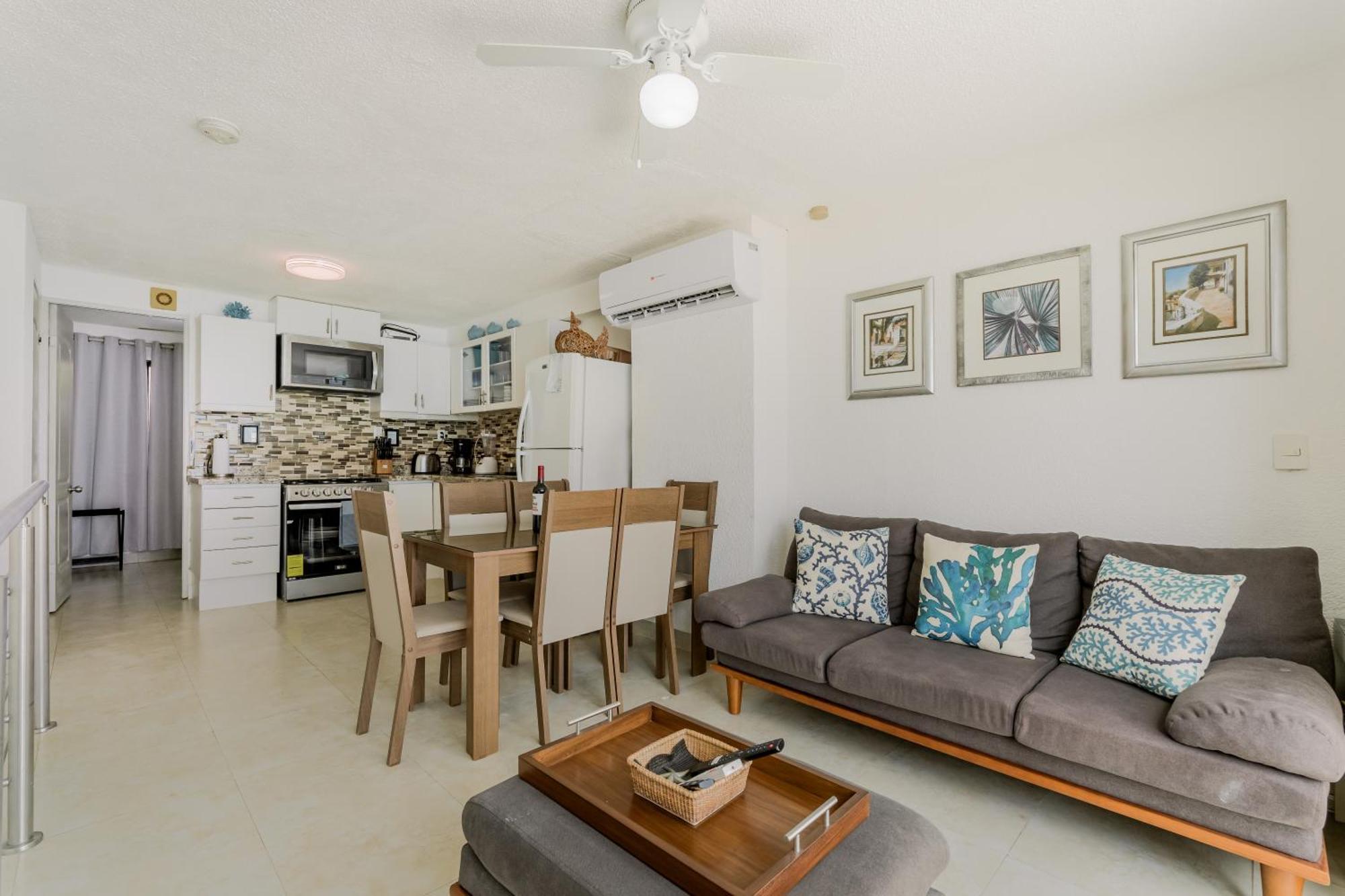 Apartment Zone - 2 Bedroom Beachfront, Bright And Spacious