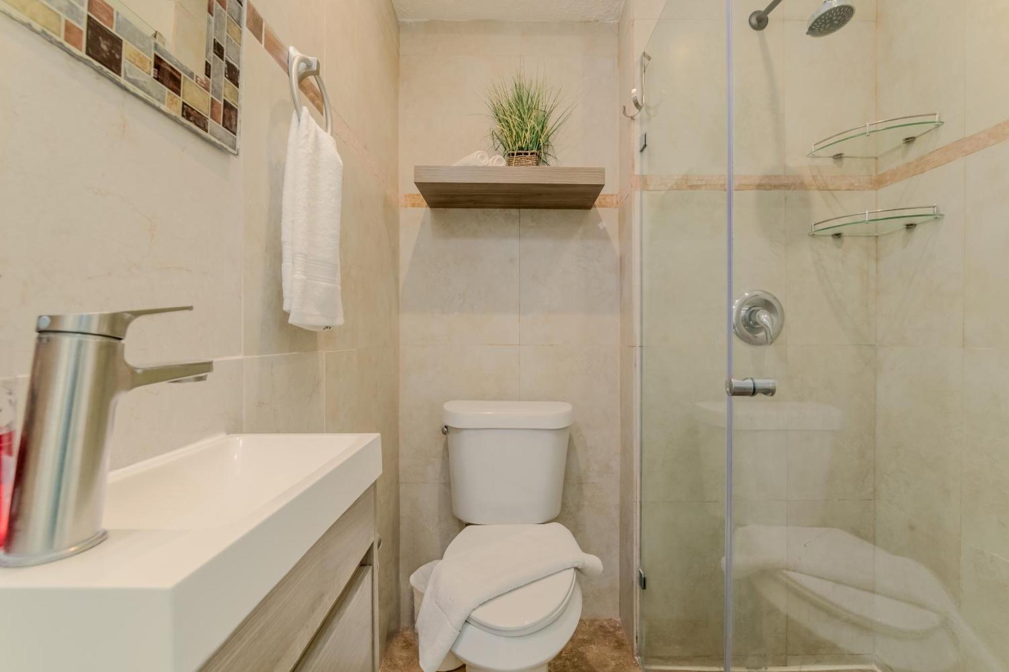 Apartment Zone - 2 Bedroom Beachfront, Bright And Spacious Cancun