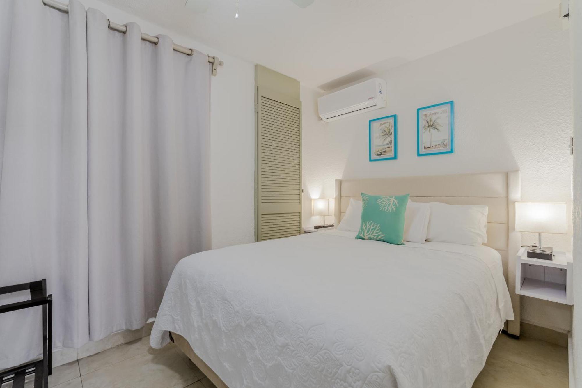 Zone - 2 Bedroom Beachfront, Bright And Spacious Apartment