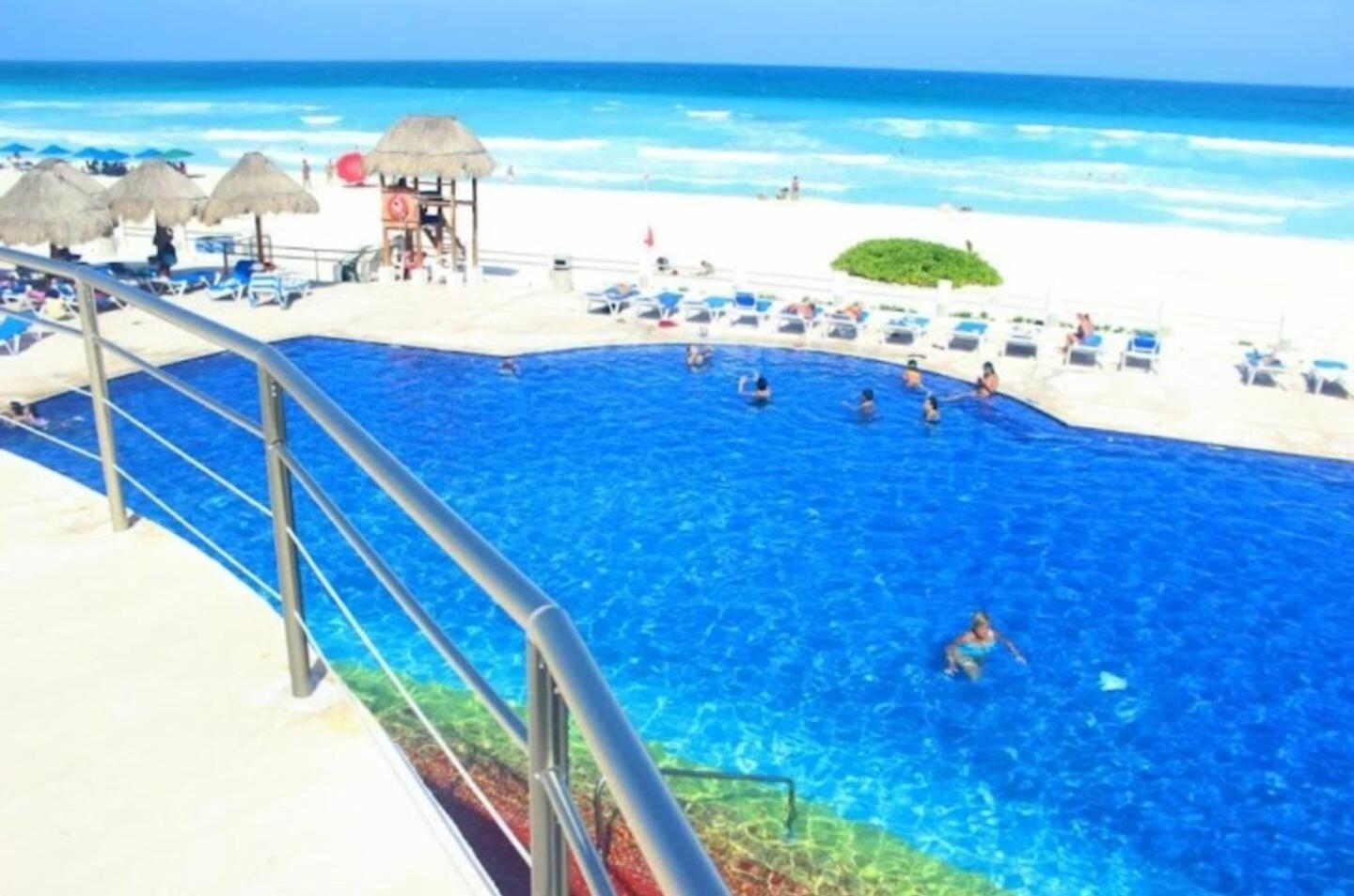 Zone - 2 Bedroom Beachfront, Bright And Spacious Apartment *