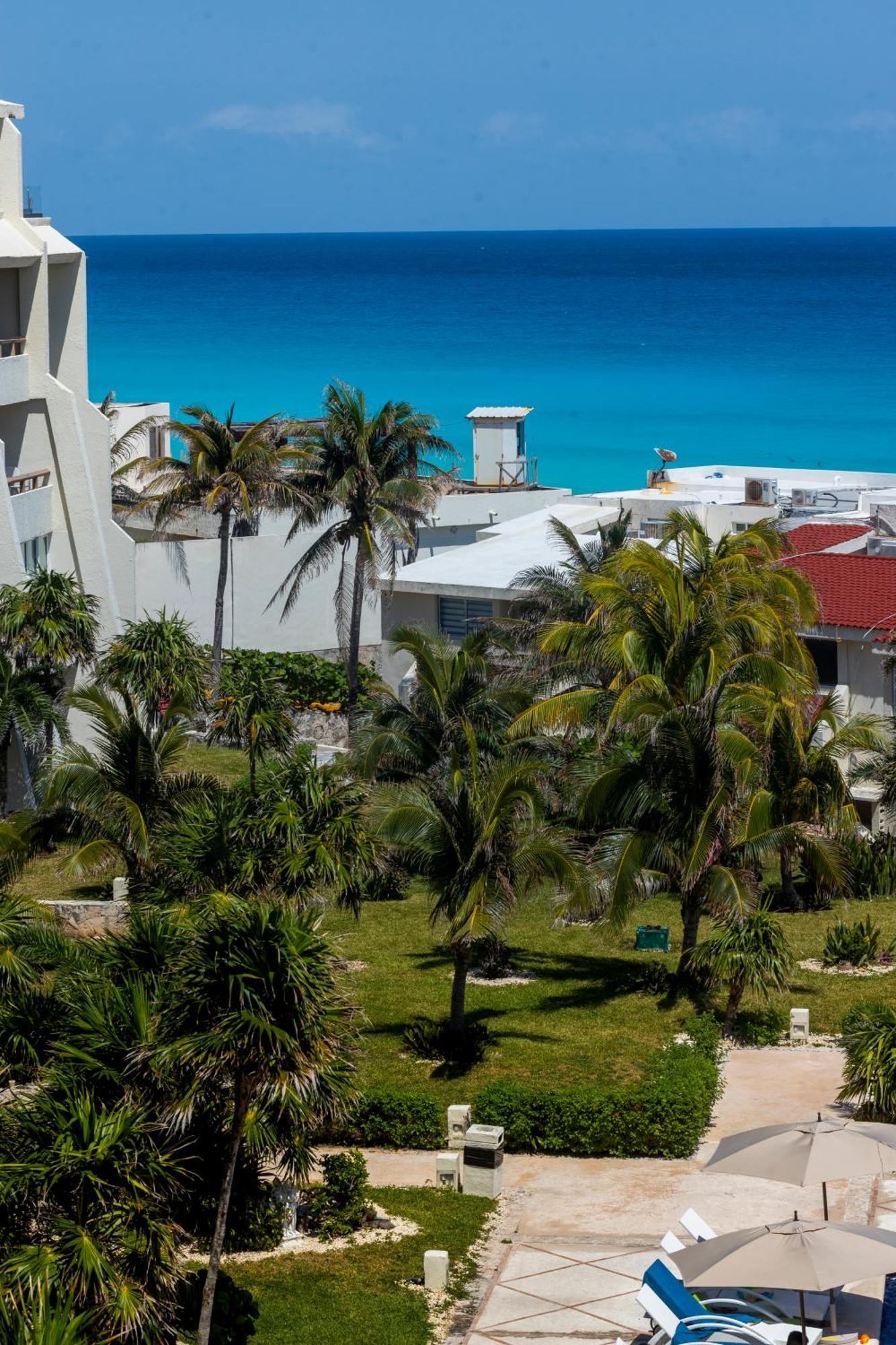 Garden Level With Partial Ocean View Zone Apartment Cancun