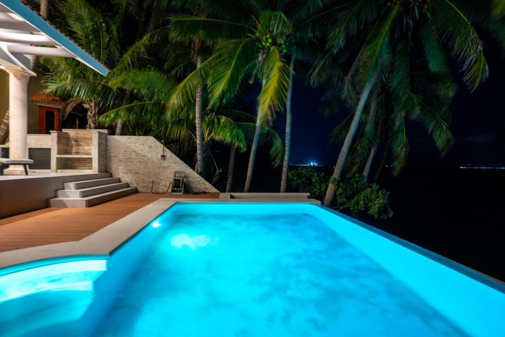 Holiday home 6br Modern Oceanfront W/ Infinity Pool *