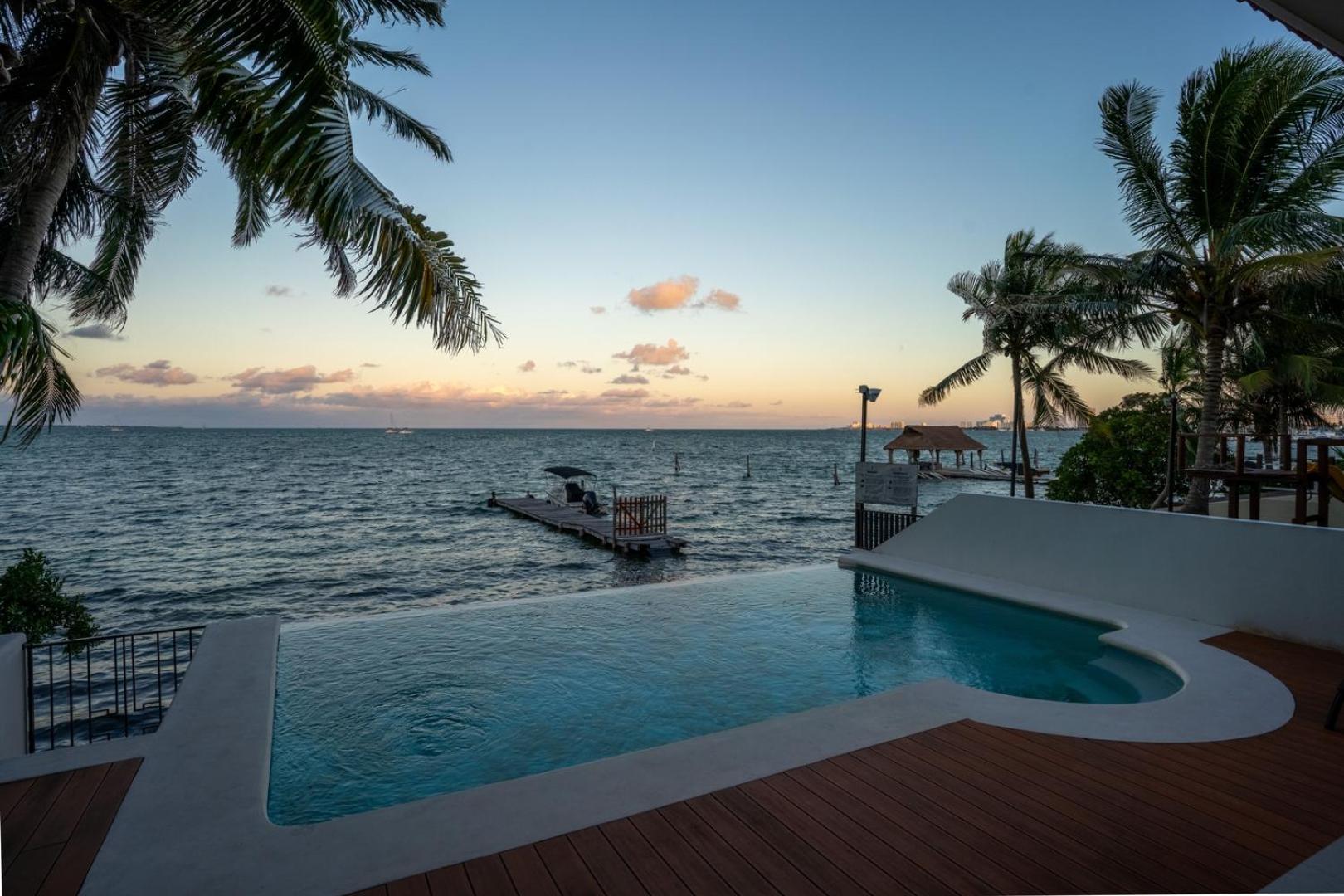6br Modern Oceanfront W/ Infinity Pool Holiday home *