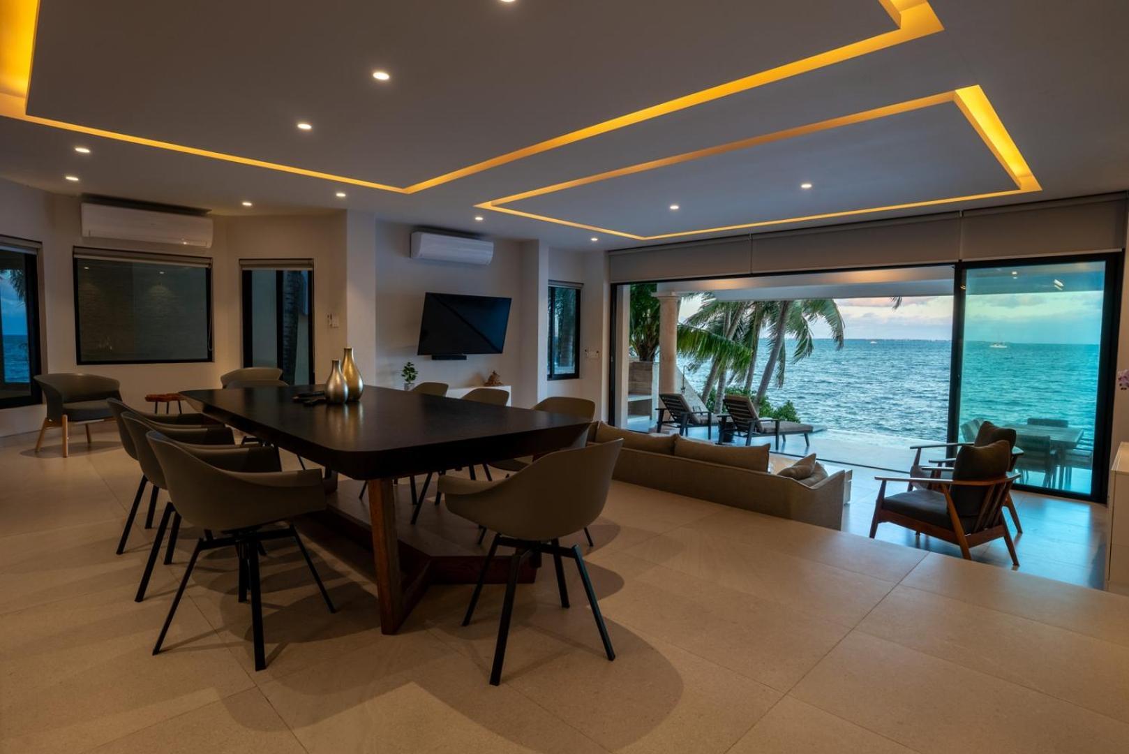 6br Modern Oceanfront W/ Infinity Pool Holiday home