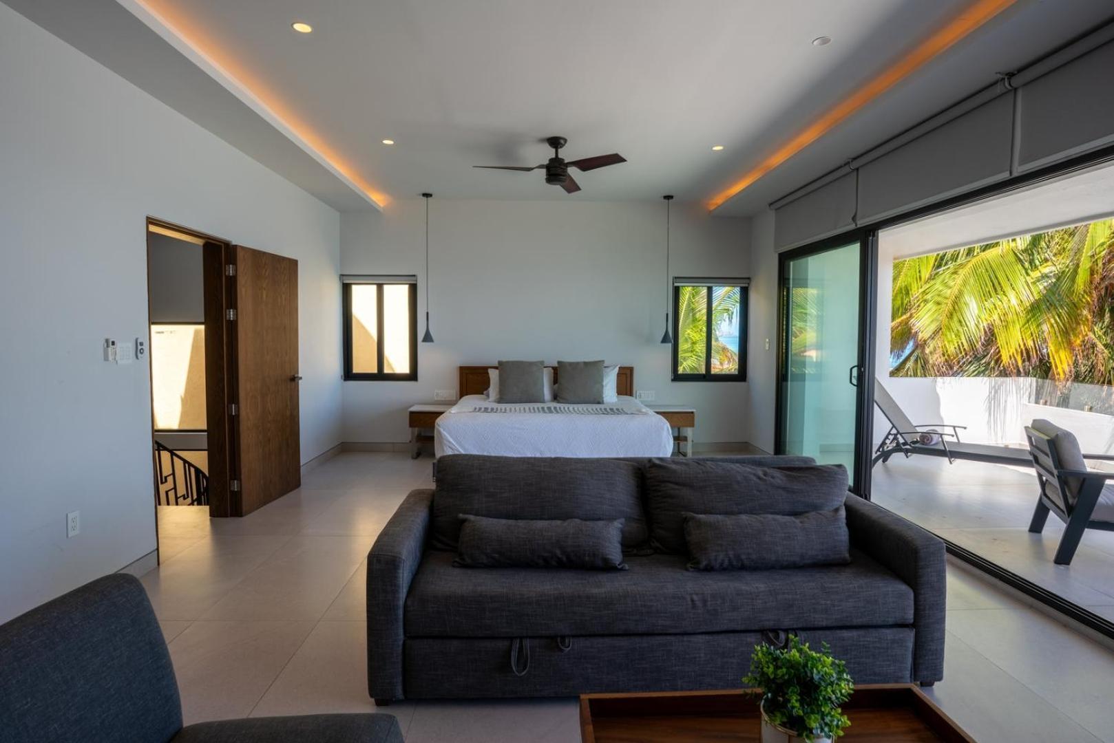 Holiday home 6br Modern Oceanfront W/ Infinity Pool