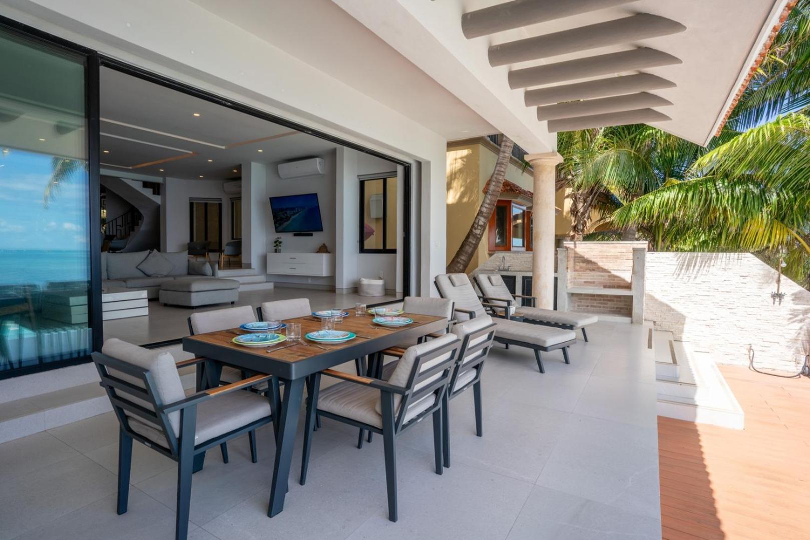 Holiday home 6br Modern Oceanfront W/ Infinity Pool *