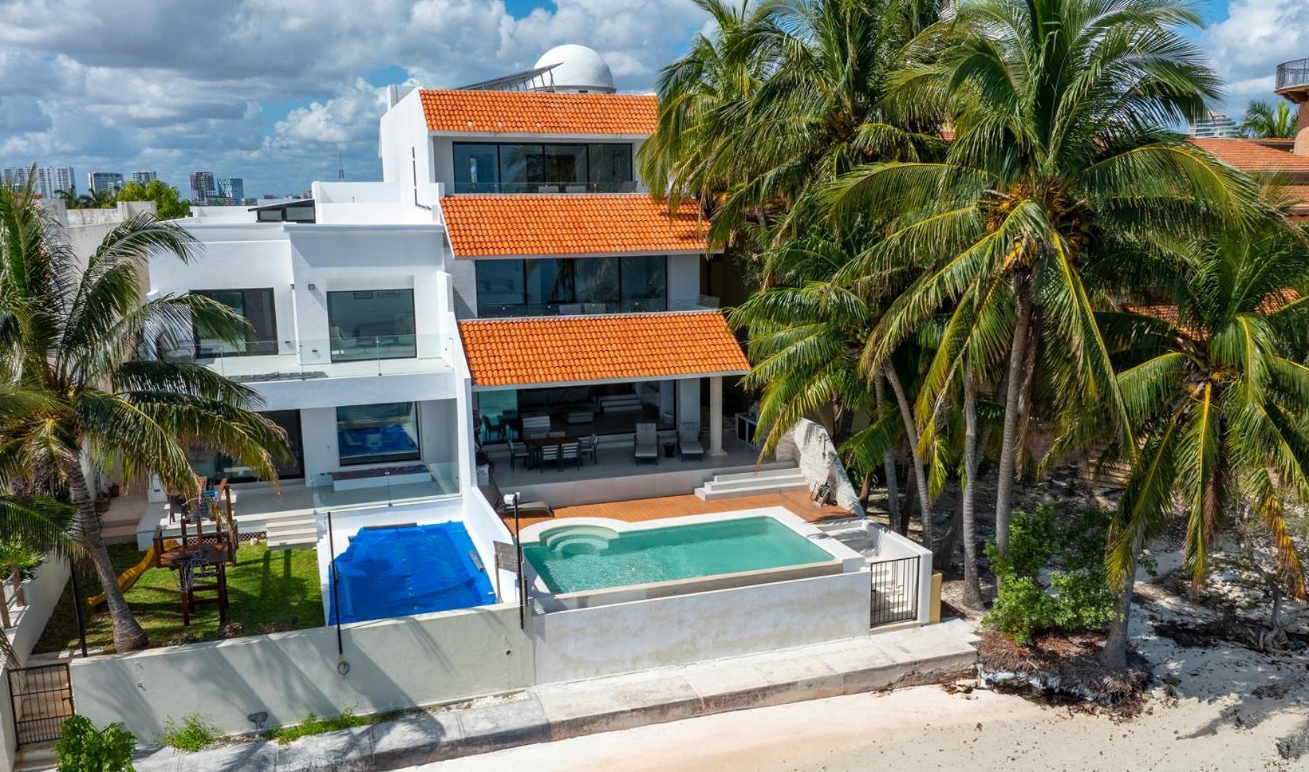 Holiday home 6br Modern Oceanfront W/ Infinity Pool