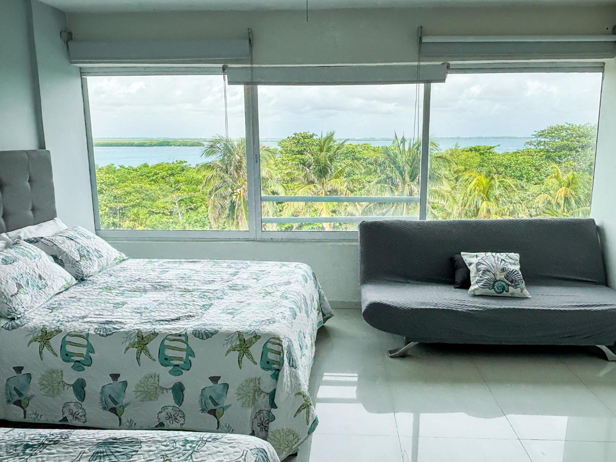 Apartment Brisas Shores 209 Beachfront With Terrace, Zone, 1 Bedroom *