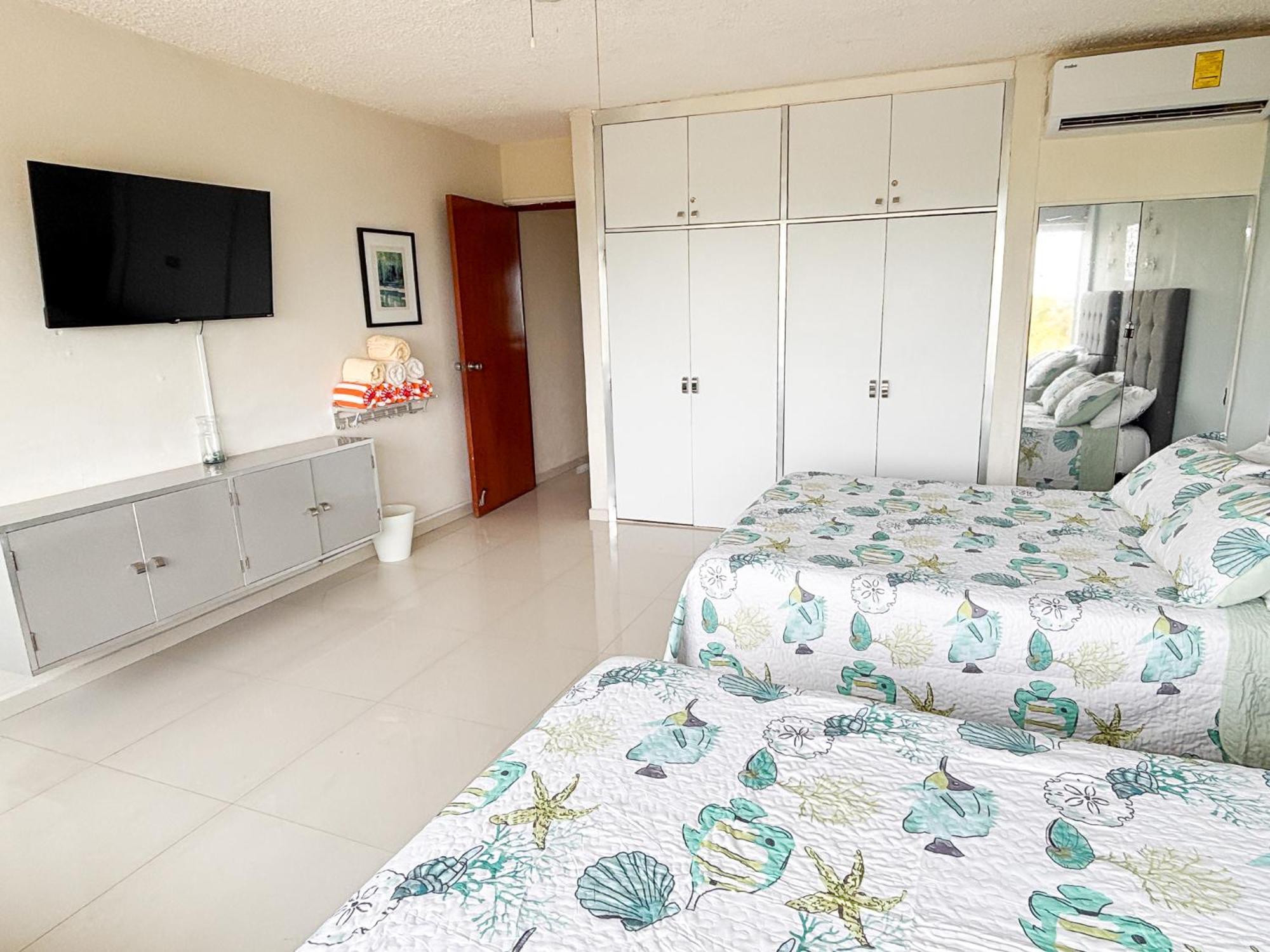 Apartment Brisas Shores 209 Beachfront With Terrace, Zone, 1 Bedroom