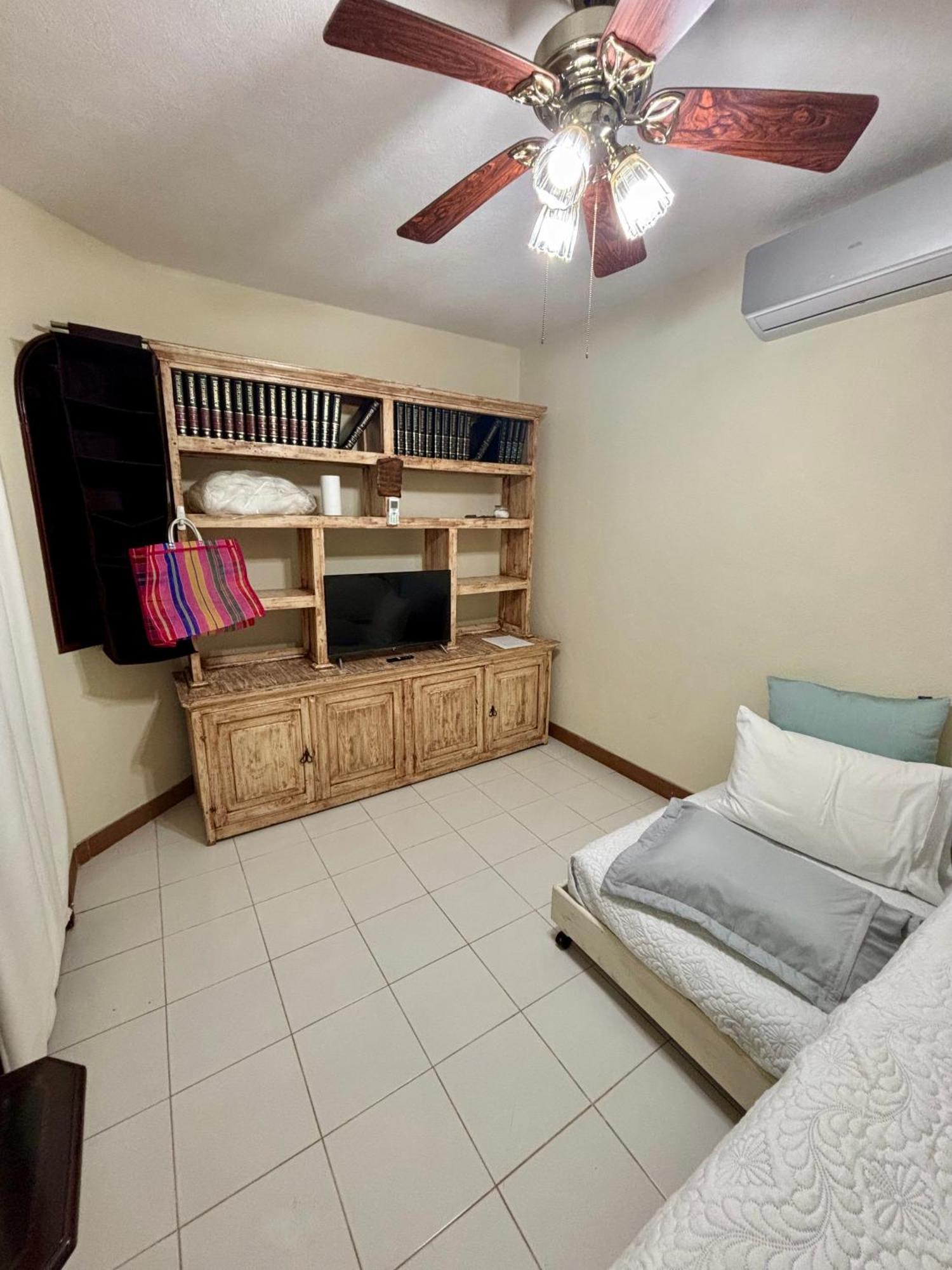 Magnifica Palmeras Luxurious 4 Bedroom 6 Bds 4 Ba Private Pool Lagoon Front Super Fast Wifi Villa *