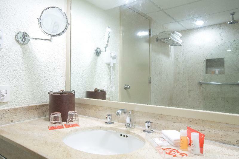 Krystal Hotel Cancun
